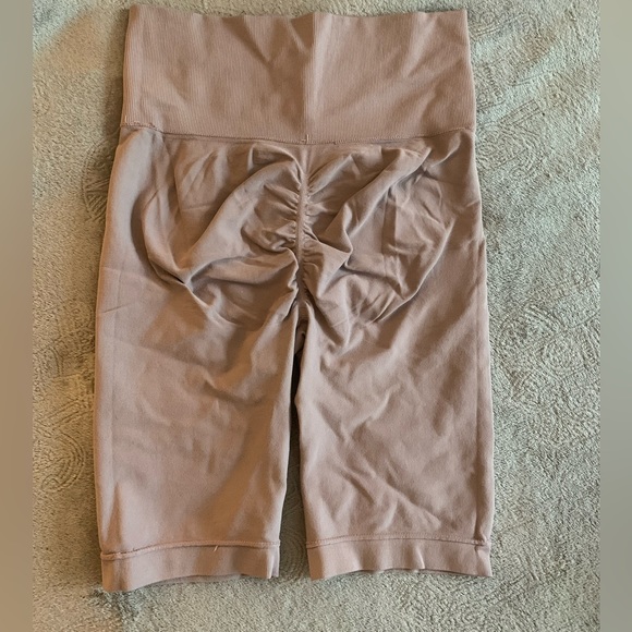 Amazon light grey purple short - Picture 3 of 6